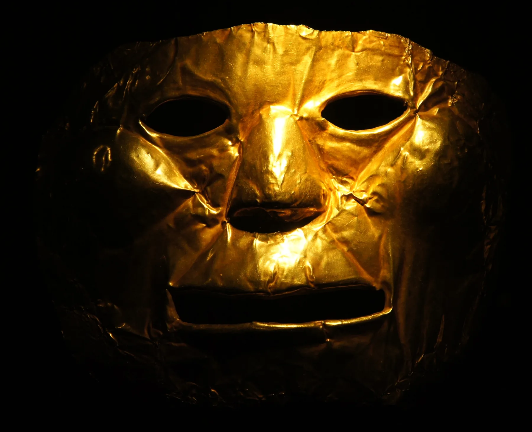 Masque funéraire en or
