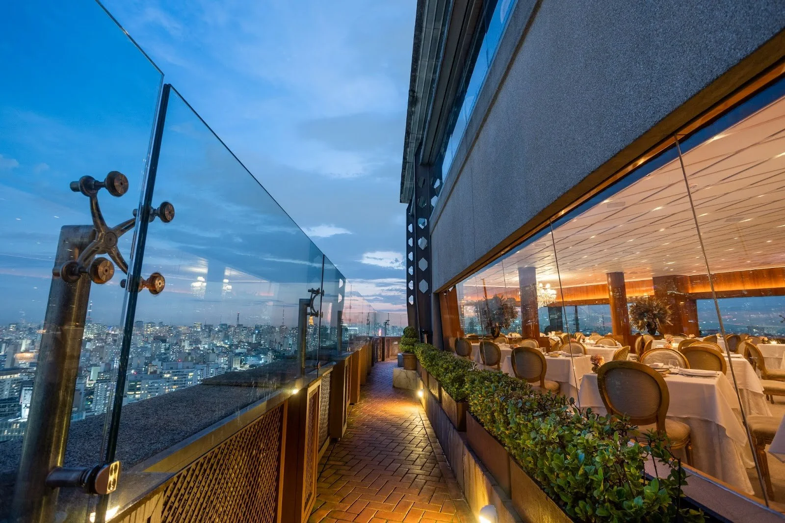 Terrasse des Terraço Itália mit Panoramablick über São Paulo